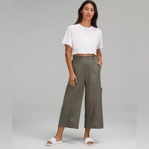 Lululemon Metropolis Maven High Rise Crop cargo Pants size 4